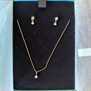 Idyl Yellow Gold Earrings and Necklace